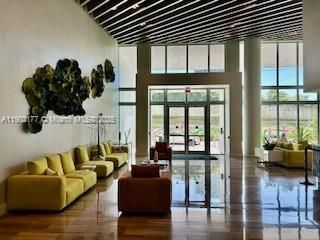 Active With Contract: $3,000 (1 beds, 1 baths, 673 Square Feet)