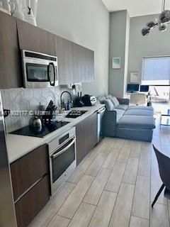 Active With Contract: $3,000 (1 beds, 1 baths, 673 Square Feet)