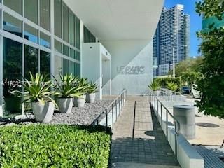 Active With Contract: $3,000 (1 beds, 1 baths, 673 Square Feet)