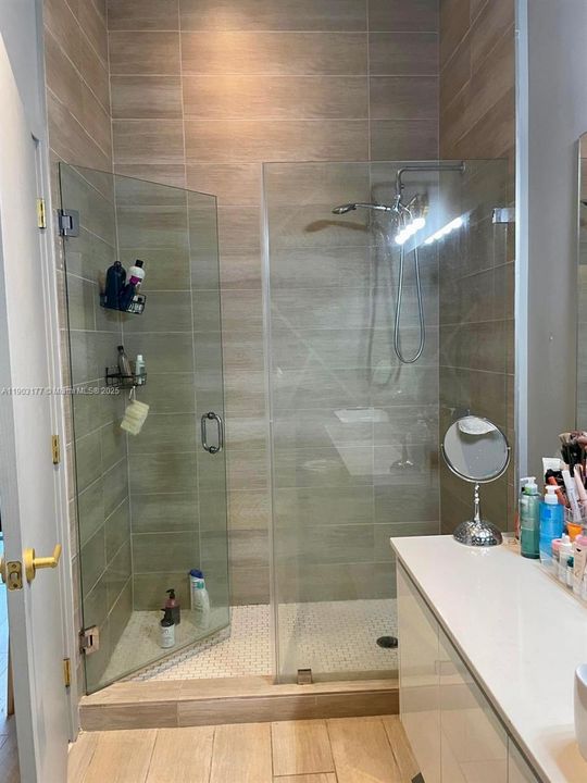 Active With Contract: $3,000 (1 beds, 1 baths, 673 Square Feet)