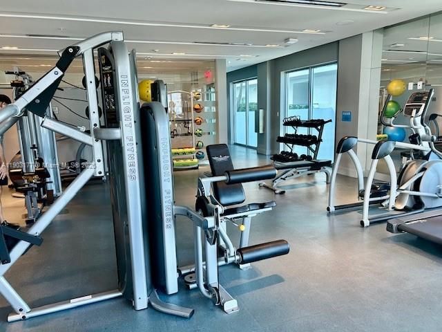 Active With Contract: $3,000 (1 beds, 1 baths, 673 Square Feet)