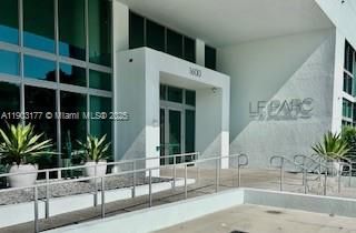 Active With Contract: $3,000 (1 beds, 1 baths, 673 Square Feet)