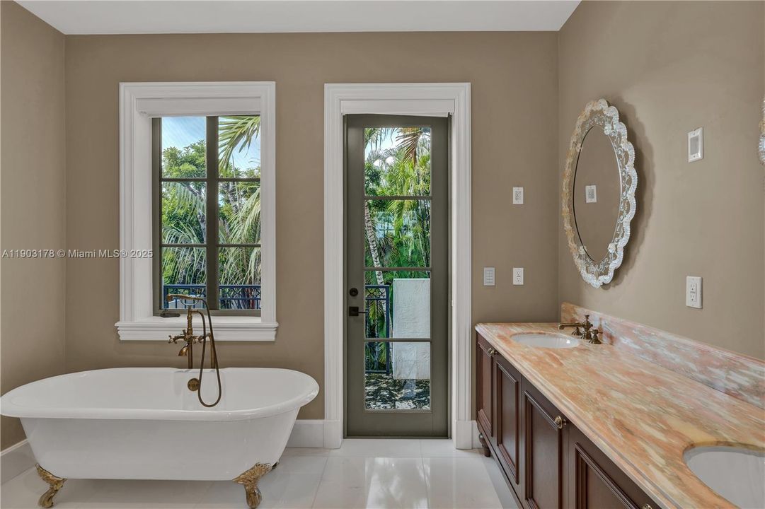 Active With Contract: $4,850,000 (4 beds, 5 baths, 4111 Square Feet)