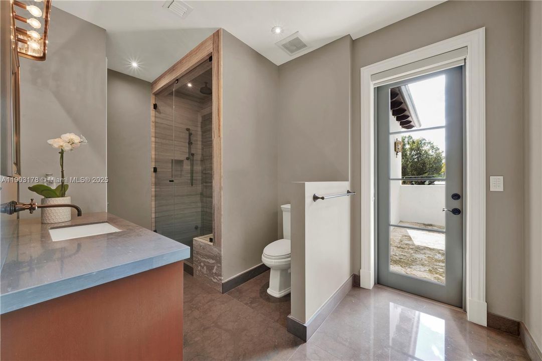 Active With Contract: $4,850,000 (4 beds, 5 baths, 4111 Square Feet)