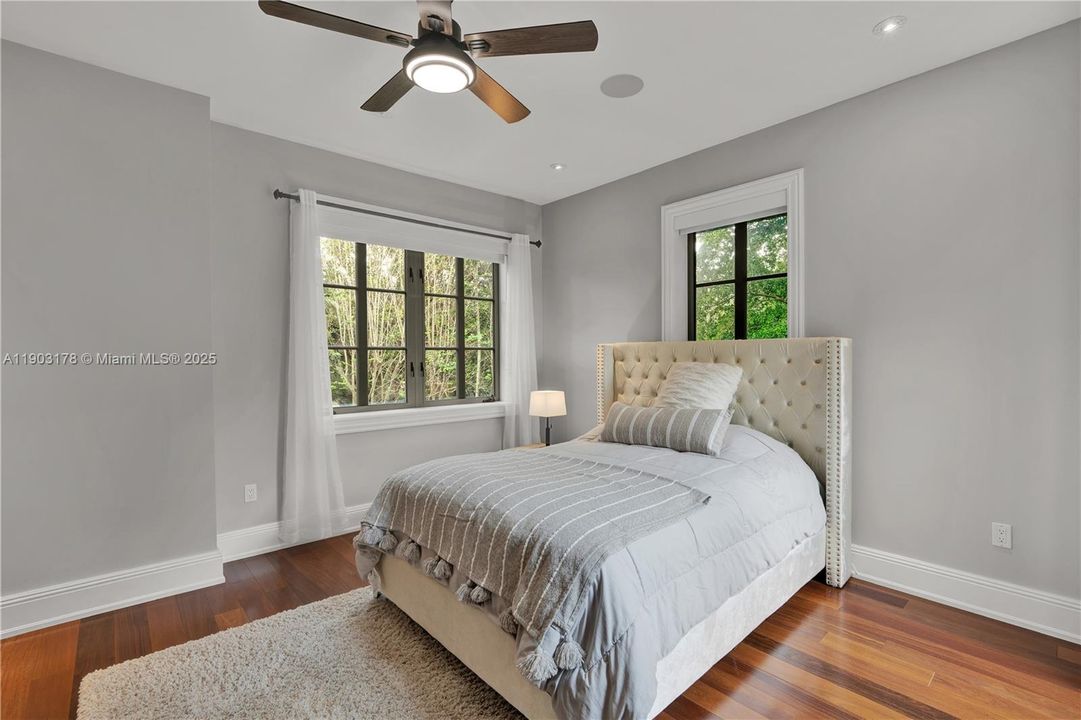 Active With Contract: $4,850,000 (4 beds, 5 baths, 4111 Square Feet)