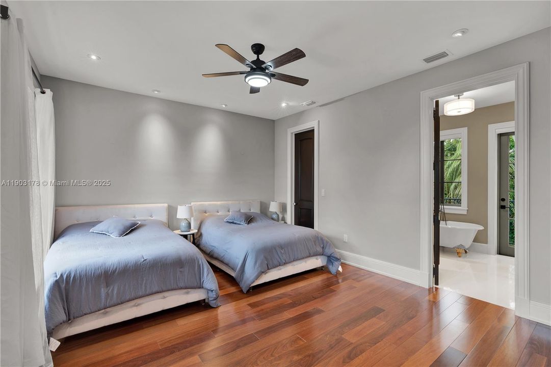 Active With Contract: $4,850,000 (4 beds, 5 baths, 4111 Square Feet)