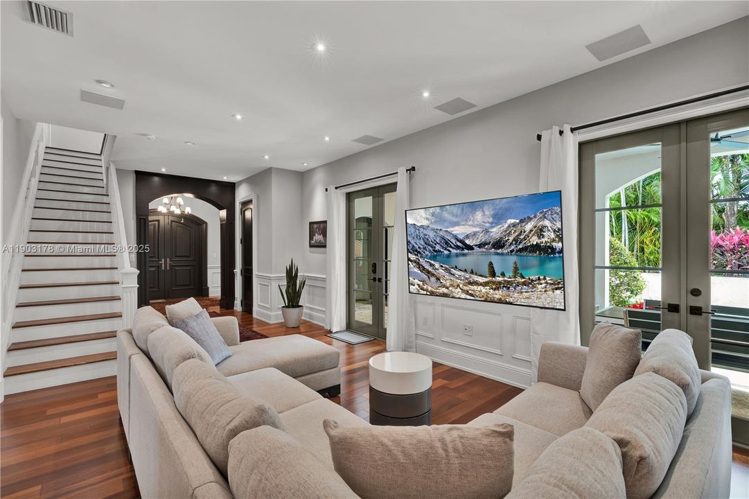 Active With Contract: $4,850,000 (4 beds, 5 baths, 4111 Square Feet)