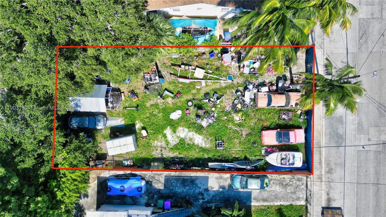 For Sale: $800,000 (0.11 acres)