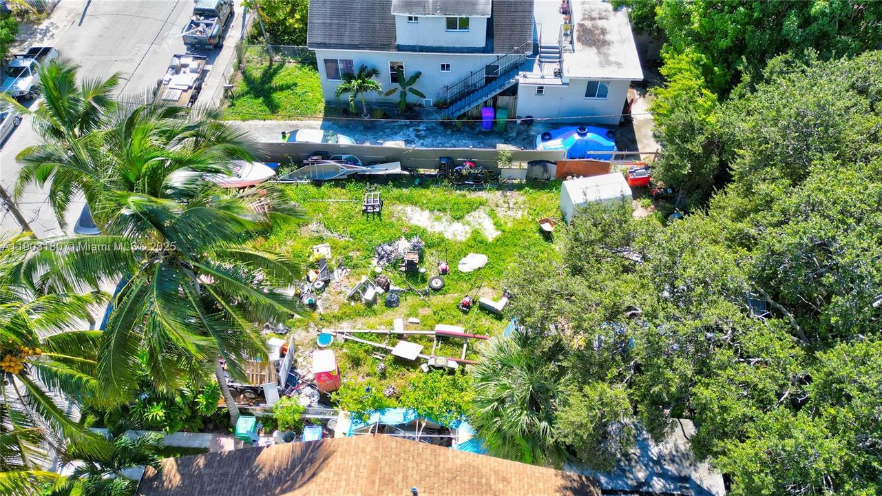 For Sale: $800,000 (0.11 acres)