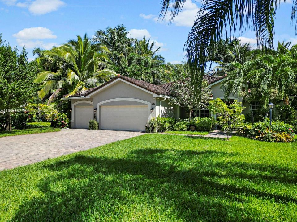 Activo con contrato: $700,000 (4 camas, 2 baños, 1949 Pies cuadrados)