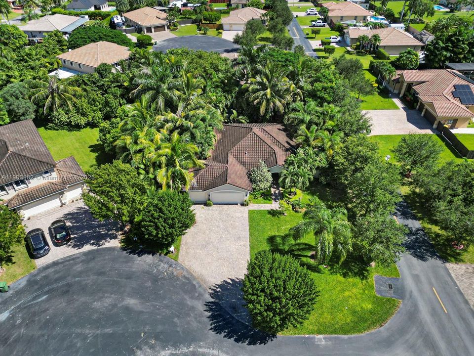 Activo con contrato: $700,000 (4 camas, 2 baños, 1949 Pies cuadrados)