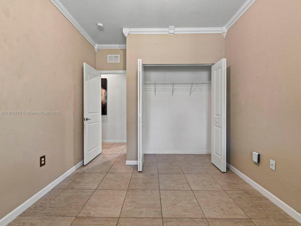 Activo con contrato: $700,000 (4 camas, 2 baños, 1949 Pies cuadrados)