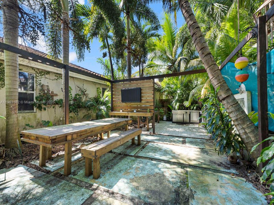 Activo con contrato: $700,000 (4 camas, 2 baños, 1949 Pies cuadrados)