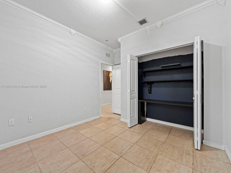 Activo con contrato: $700,000 (4 camas, 2 baños, 1949 Pies cuadrados)