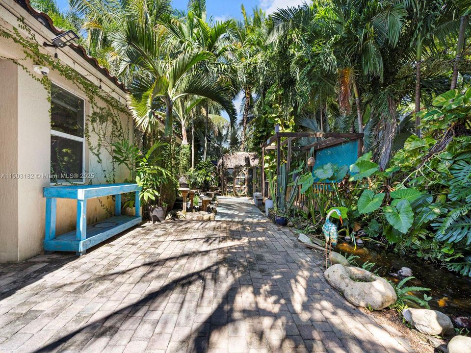 Activo con contrato: $700,000 (4 camas, 2 baños, 1949 Pies cuadrados)