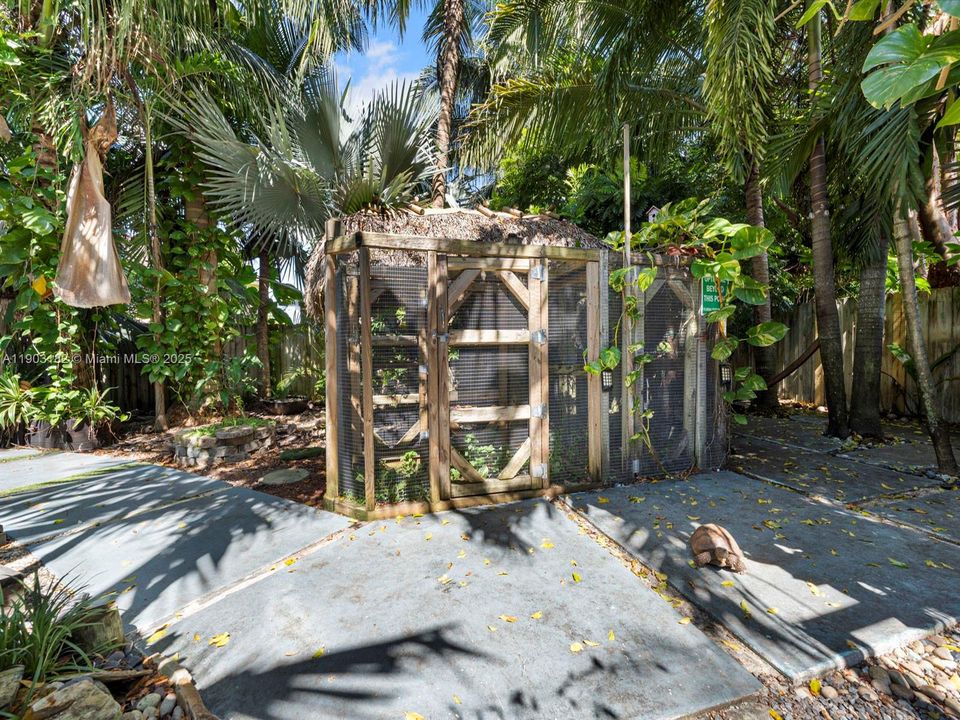 Activo con contrato: $700,000 (4 camas, 2 baños, 1949 Pies cuadrados)