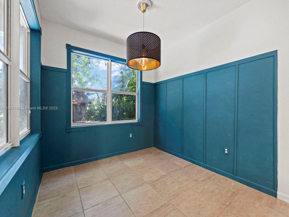 Activo con contrato: $700,000 (4 camas, 2 baños, 1949 Pies cuadrados)