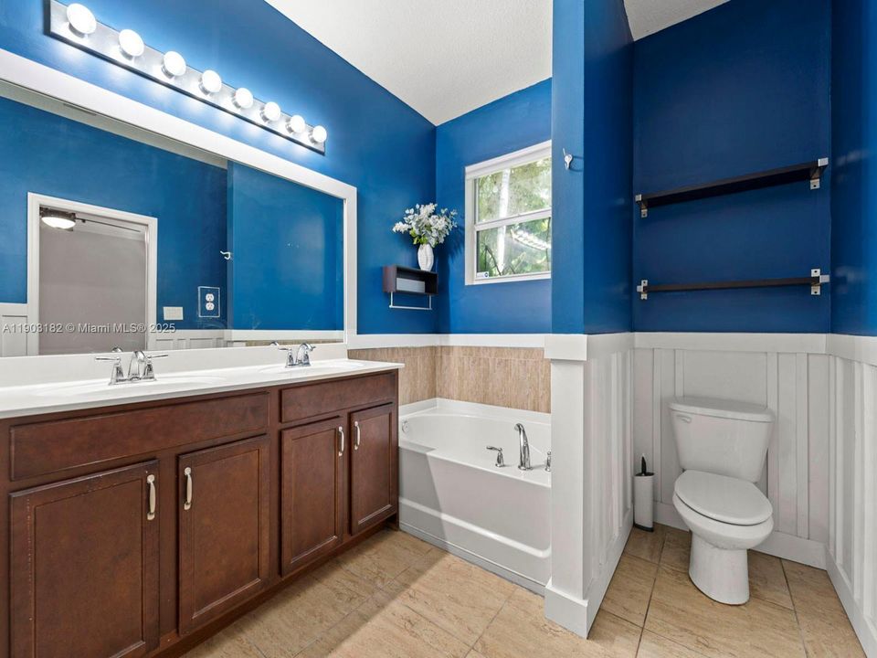 Activo con contrato: $700,000 (4 camas, 2 baños, 1949 Pies cuadrados)