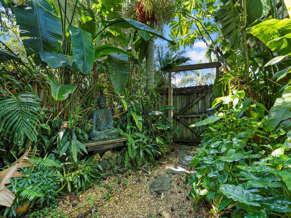 Activo con contrato: $700,000 (4 camas, 2 baños, 1949 Pies cuadrados)