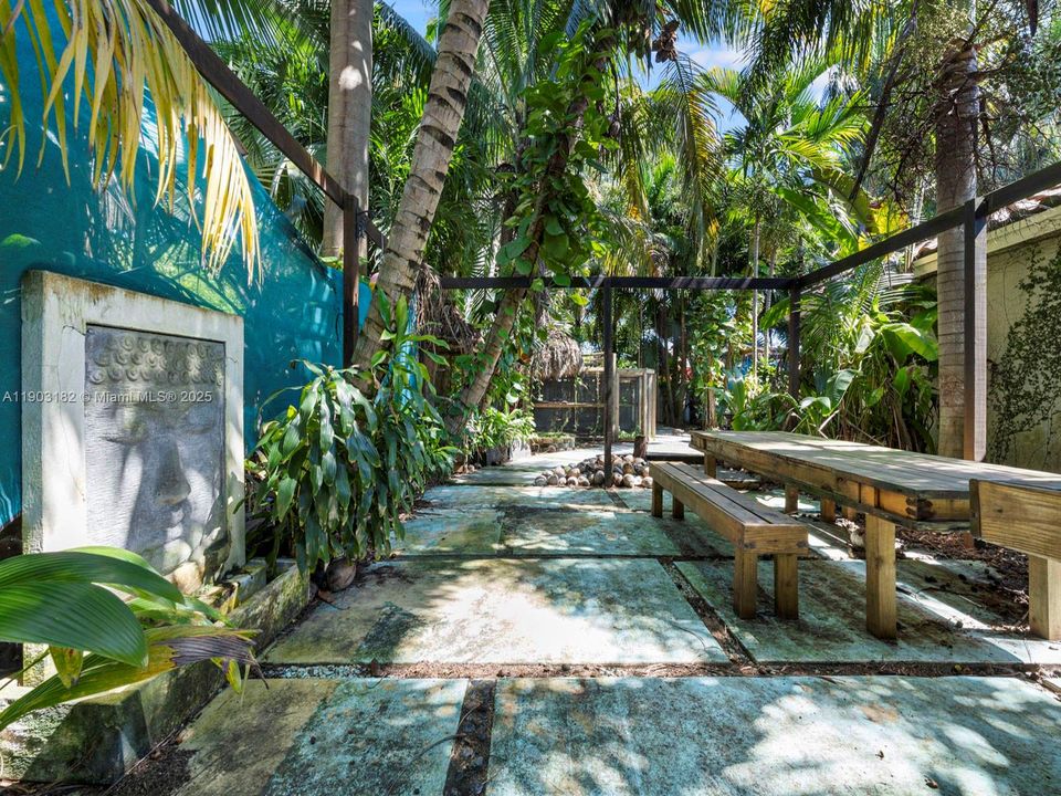 Activo con contrato: $700,000 (4 camas, 2 baños, 1949 Pies cuadrados)