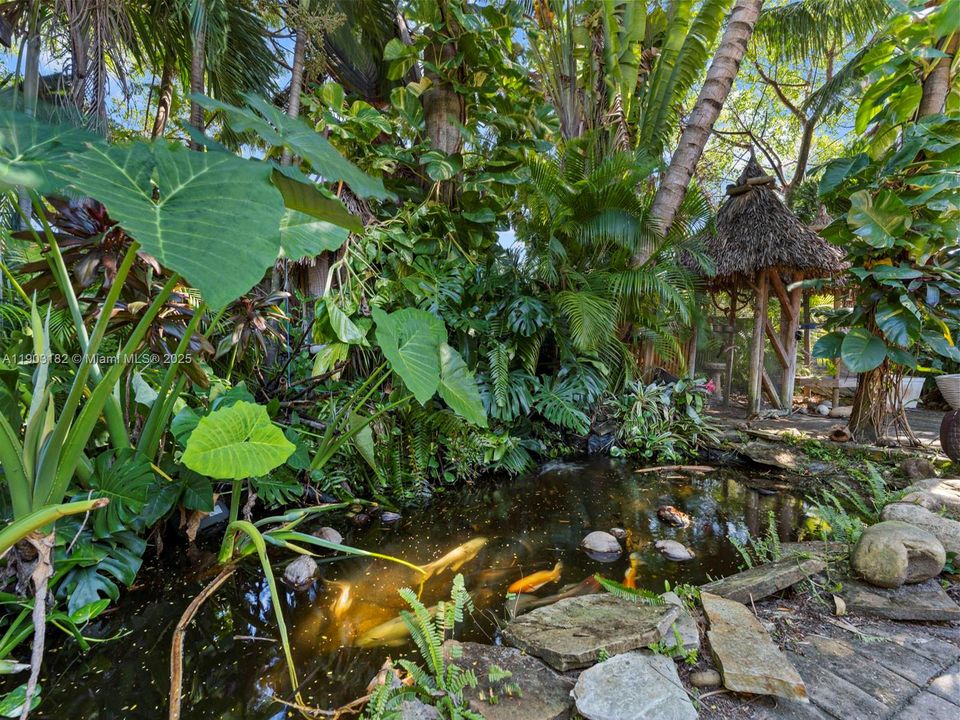 Activo con contrato: $700,000 (4 camas, 2 baños, 1949 Pies cuadrados)