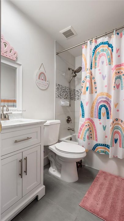 На продажу: $415,000 (3 спален, 2 ванн, 1270 Квадратных фут)