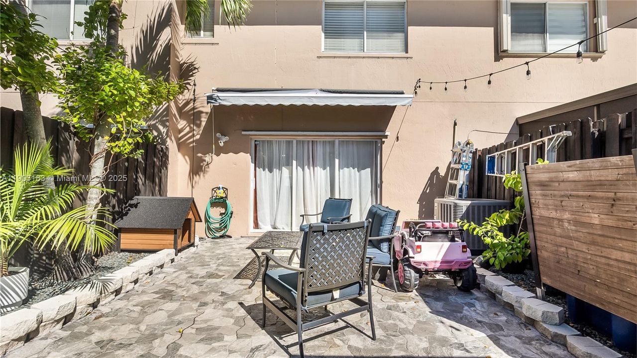 На продажу: $415,000 (3 спален, 2 ванн, 1270 Квадратных фут)