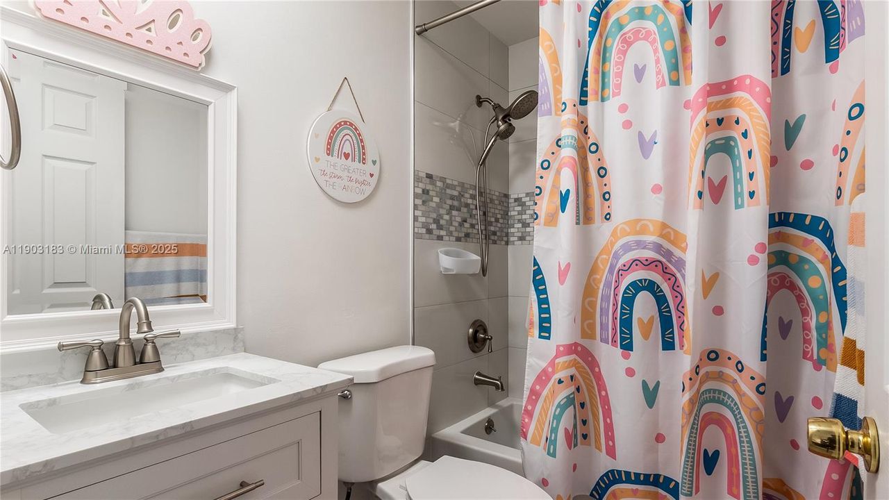 На продажу: $415,000 (3 спален, 2 ванн, 1270 Квадратных фут)