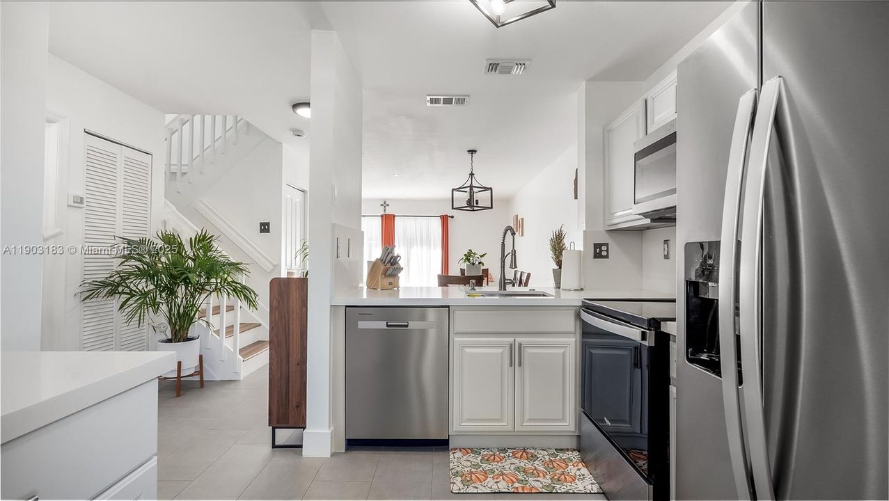 На продажу: $415,000 (3 спален, 2 ванн, 1270 Квадратных фут)