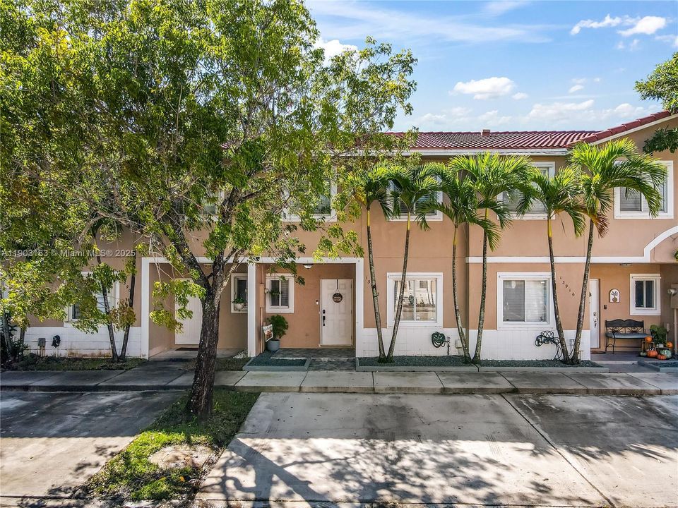 На продажу: $415,000 (3 спален, 2 ванн, 1270 Квадратных фут)