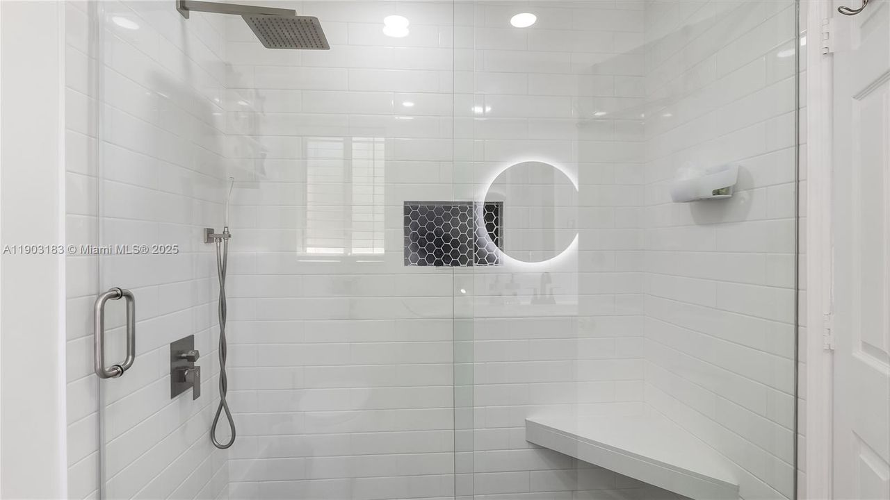 На продажу: $415,000 (3 спален, 2 ванн, 1270 Квадратных фут)