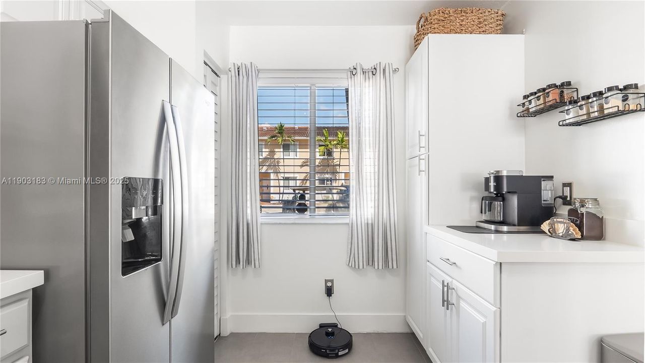 На продажу: $415,000 (3 спален, 2 ванн, 1270 Квадратных фут)