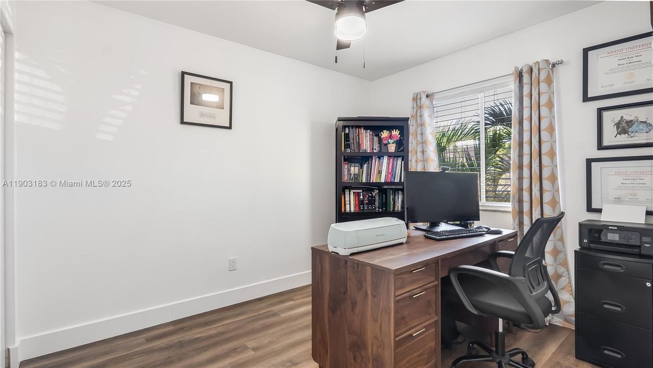 На продажу: $415,000 (3 спален, 2 ванн, 1270 Квадратных фут)