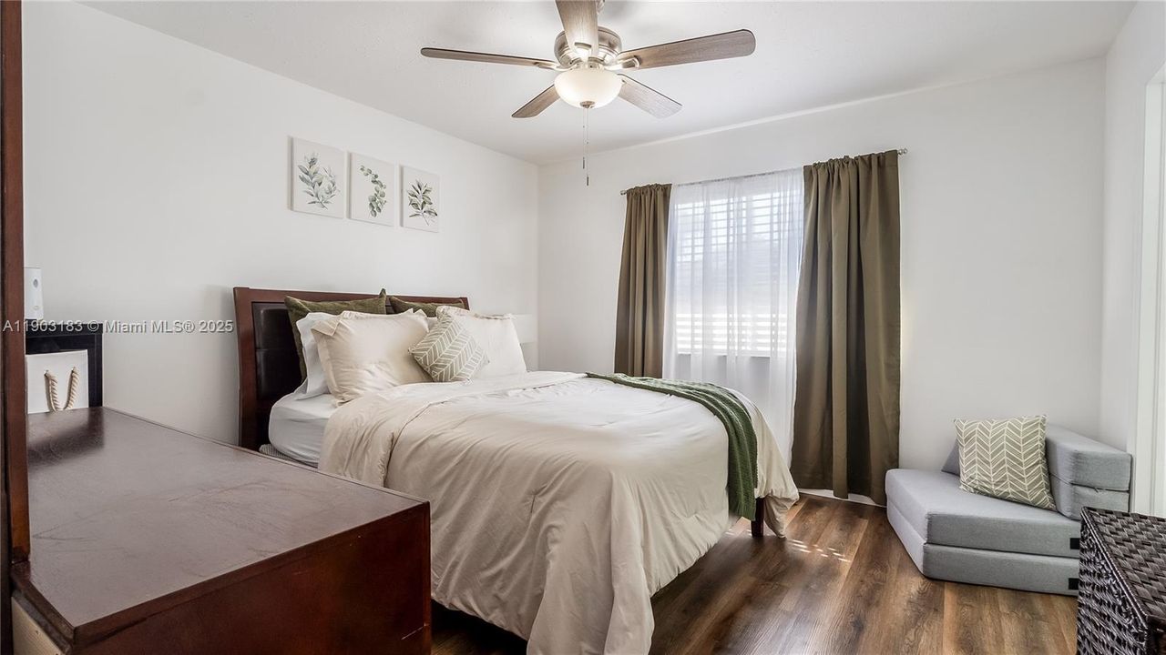 На продажу: $415,000 (3 спален, 2 ванн, 1270 Квадратных фут)