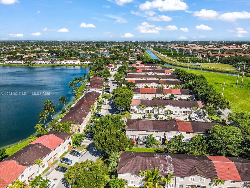 На продажу: $415,000 (3 спален, 2 ванн, 1270 Квадратных фут)