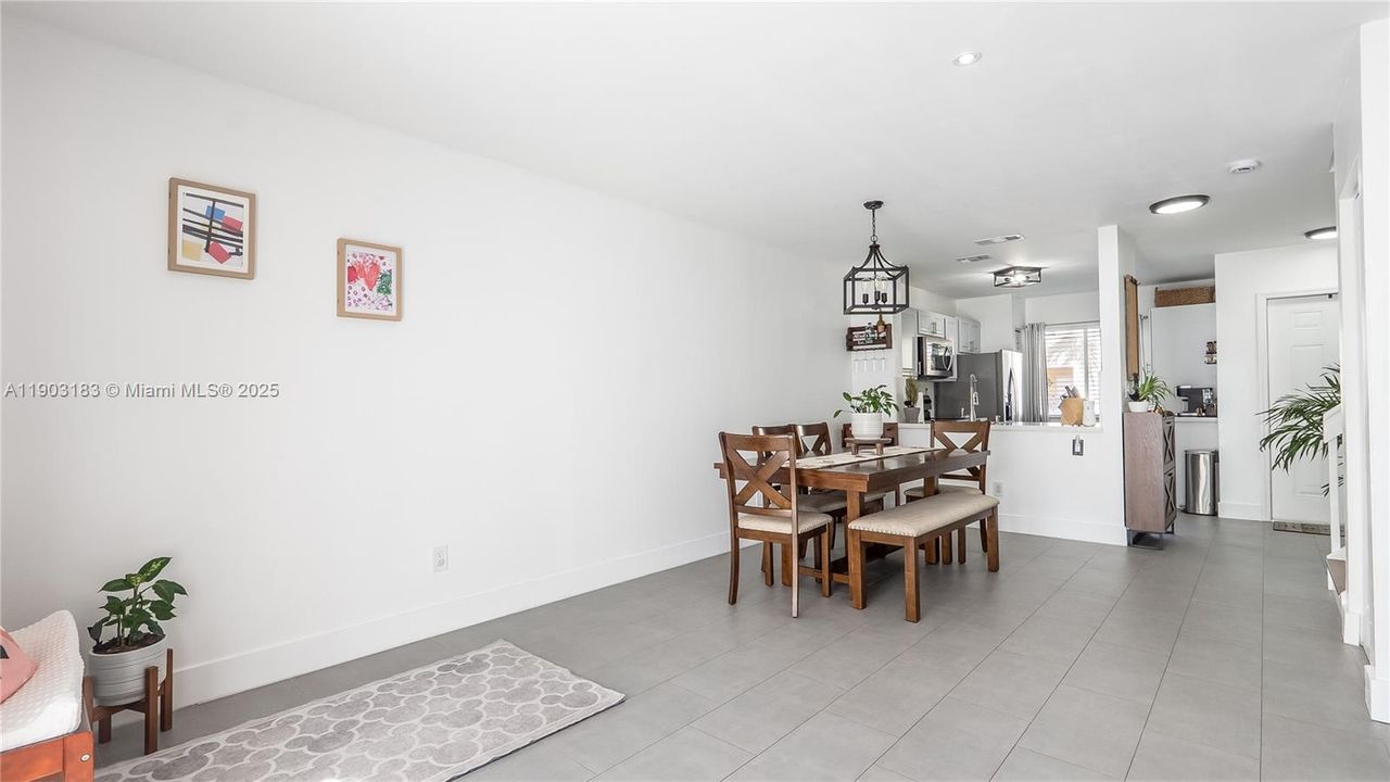 На продажу: $415,000 (3 спален, 2 ванн, 1270 Квадратных фут)