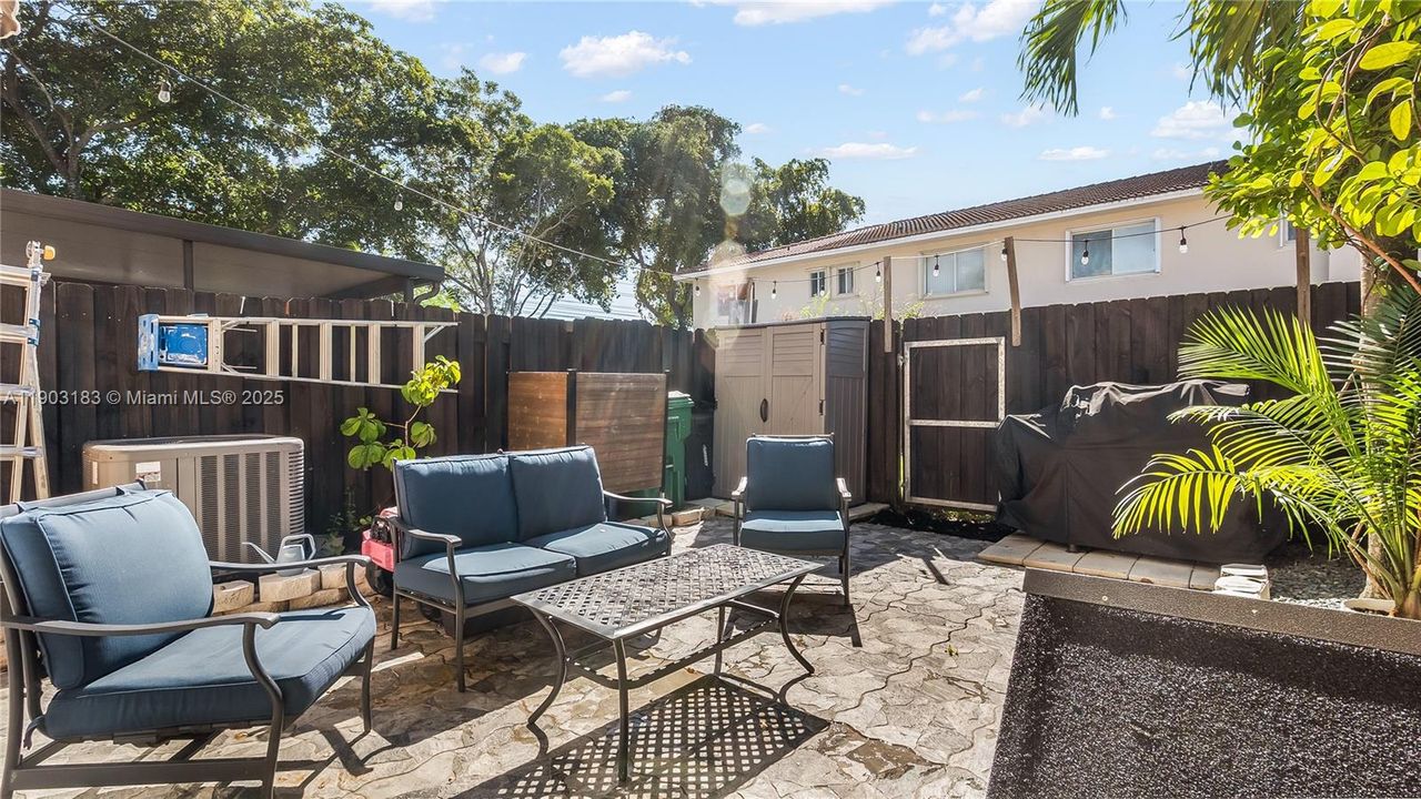 На продажу: $415,000 (3 спален, 2 ванн, 1270 Квадратных фут)