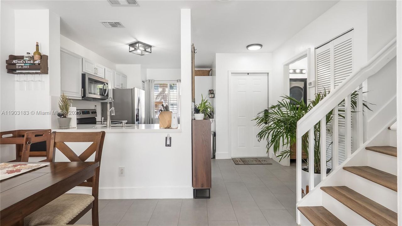 На продажу: $415,000 (3 спален, 2 ванн, 1270 Квадратных фут)