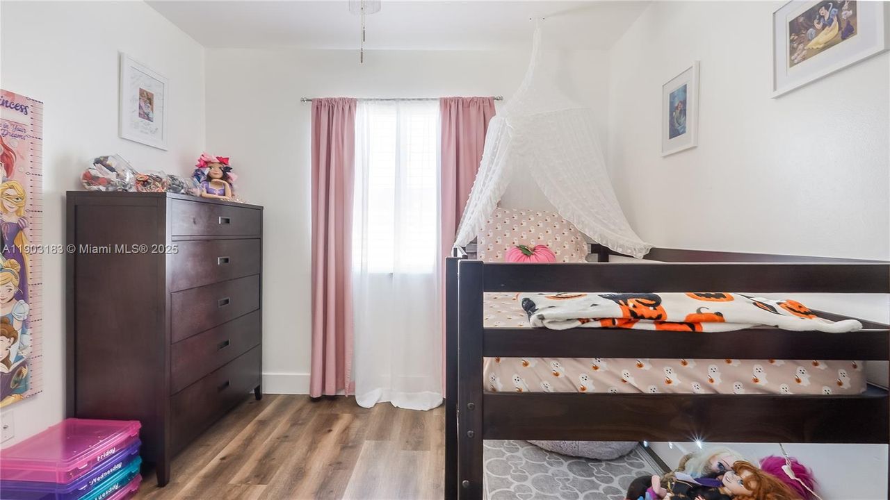 На продажу: $415,000 (3 спален, 2 ванн, 1270 Квадратных фут)