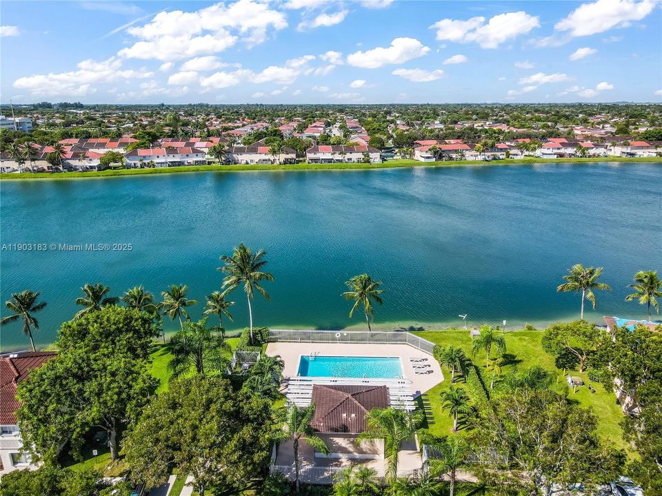 На продажу: $415,000 (3 спален, 2 ванн, 1270 Квадратных фут)