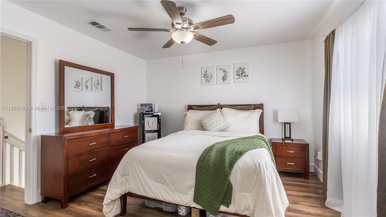 На продажу: $415,000 (3 спален, 2 ванн, 1270 Квадратных фут)