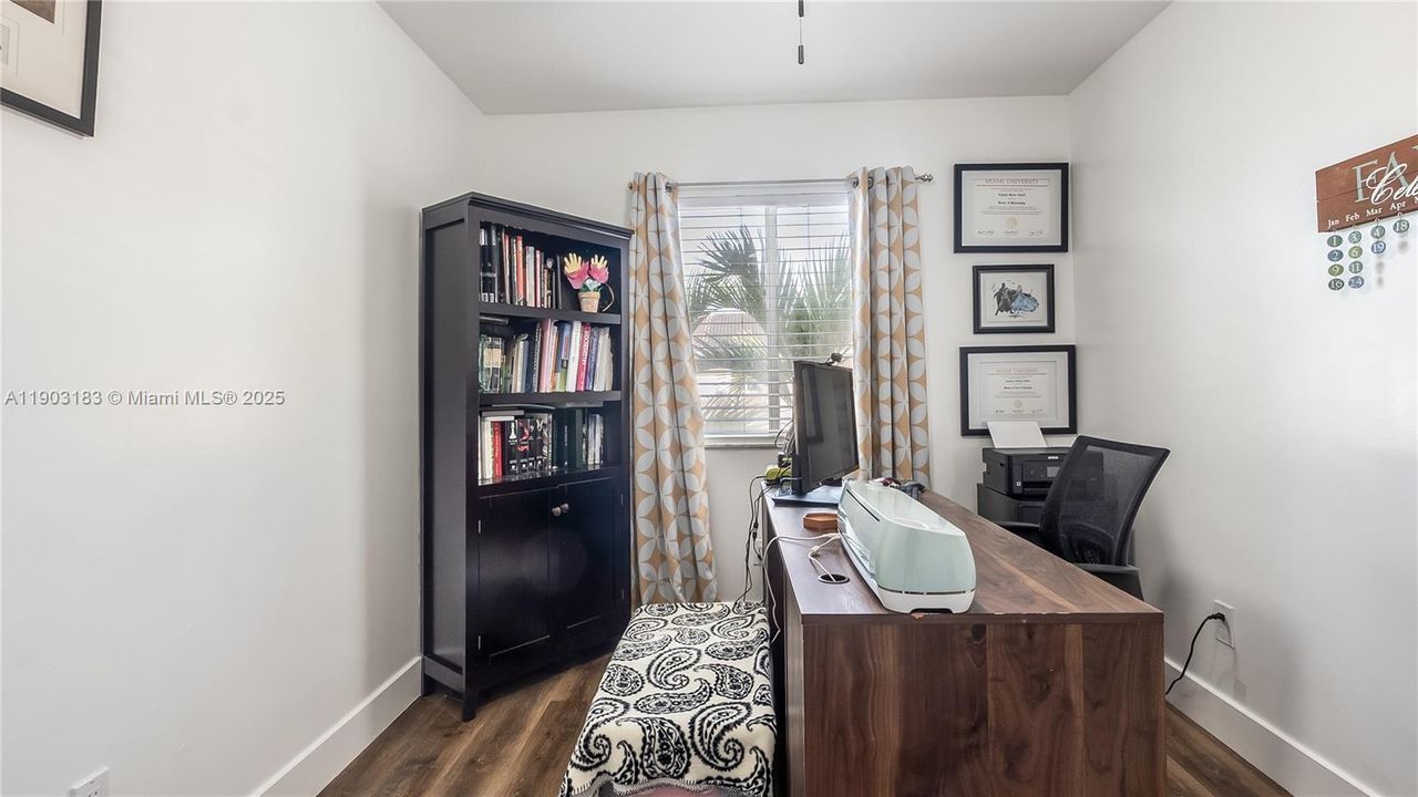 На продажу: $415,000 (3 спален, 2 ванн, 1270 Квадратных фут)