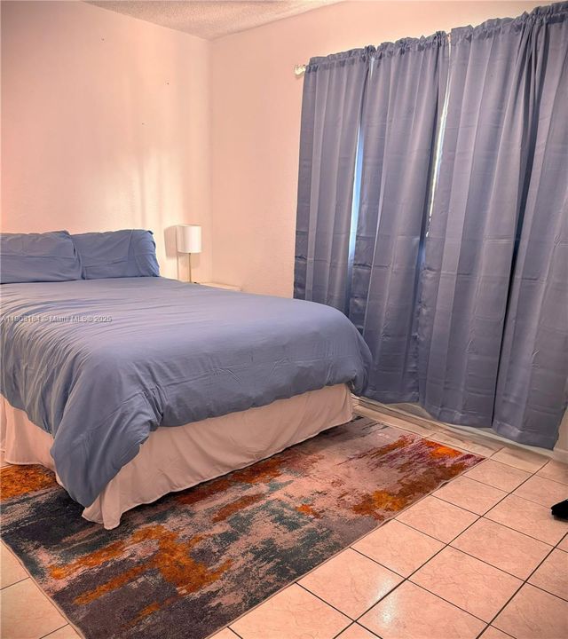 最近租的: $4,000 (4 贝兹, 2 浴室, 1118 平方英尺)