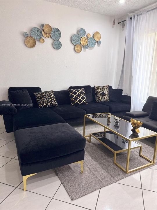 最近租的: $4,000 (4 贝兹, 2 浴室, 1118 平方英尺)