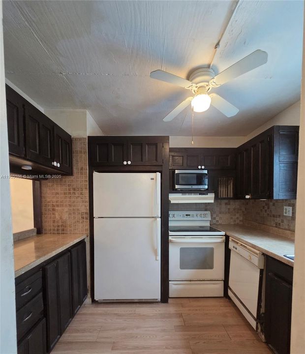 Vendido Recientemente: $115,000 (1 camas, 1 baños, 800 Pies cuadrados)