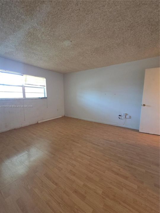 Vendido Recientemente: $115,000 (1 camas, 1 baños, 800 Pies cuadrados)