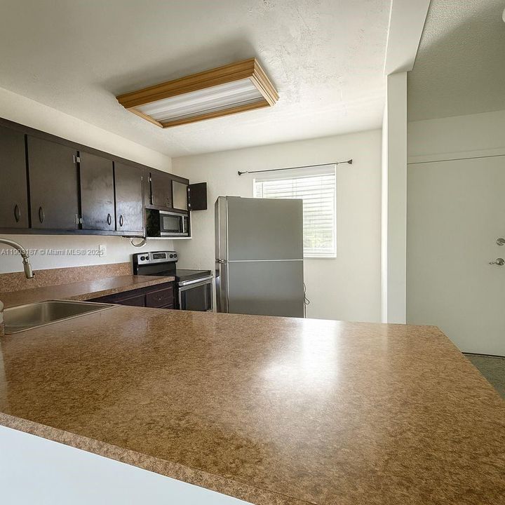 Recently Rented: $1,450 (1 beds, 1 baths, 712 Square Feet)