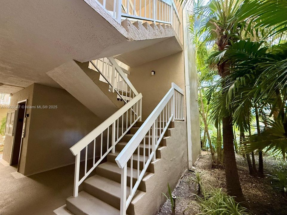 Recently Rented: $1,450 (1 beds, 1 baths, 712 Square Feet)