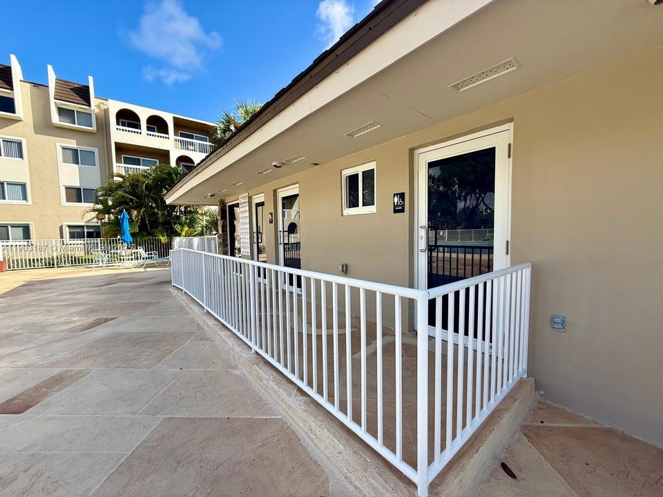 Recently Rented: $1,450 (1 beds, 1 baths, 712 Square Feet)