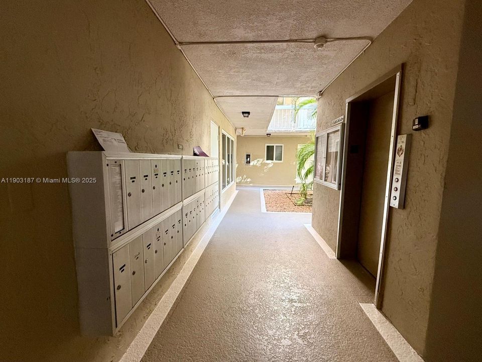 Recently Rented: $1,450 (1 beds, 1 baths, 712 Square Feet)